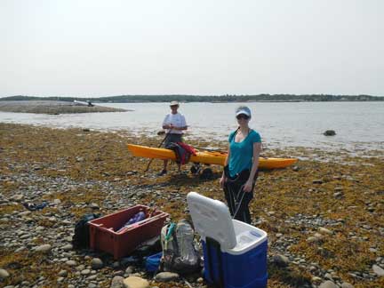 Emma-Posluns-and-Stan-Clark-eelgrass-monitoring